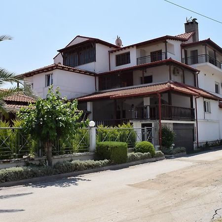 Menis Haus Apartment Vrasna Exterior photo