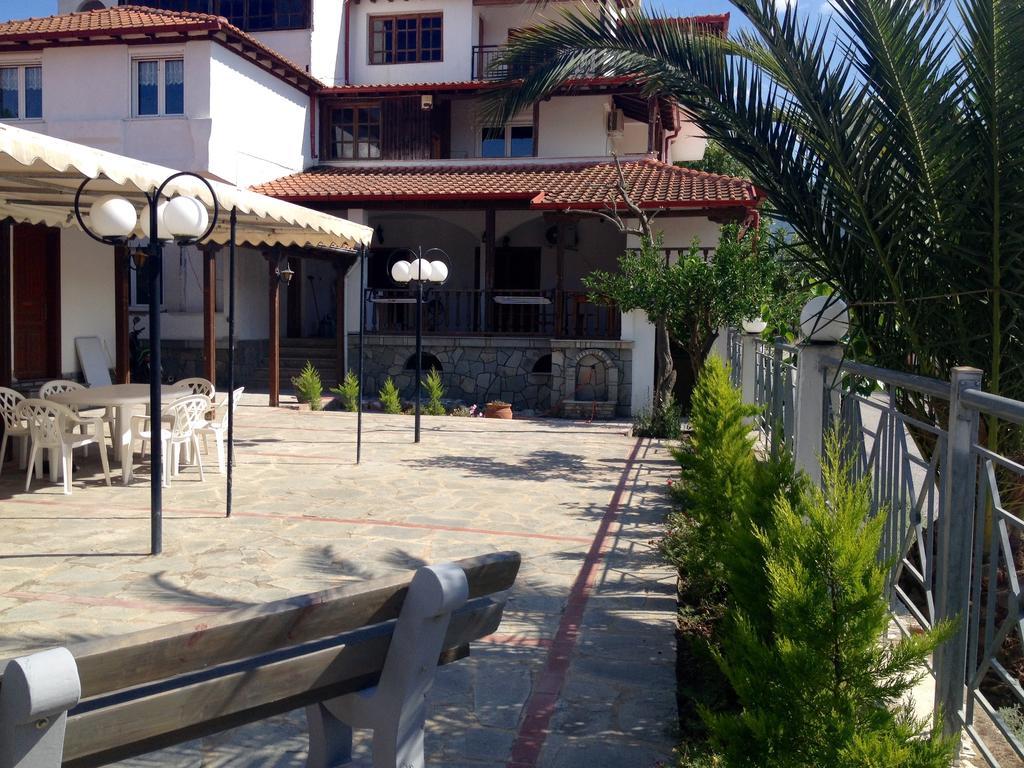 Menis Haus Apartment Vrasna Exterior photo
