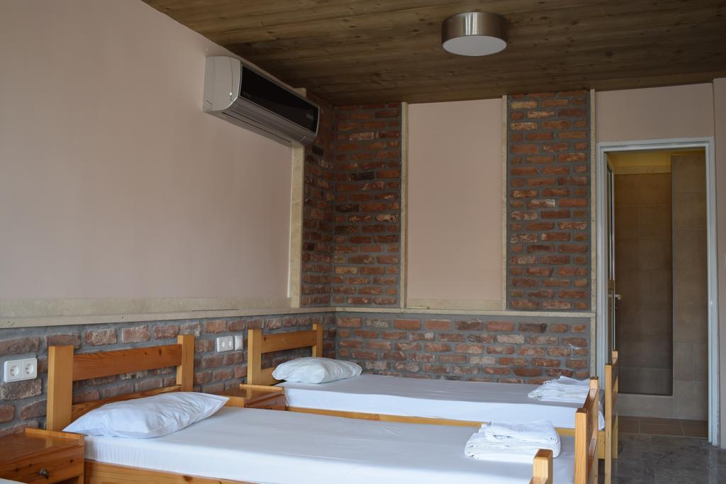 Menis Haus Apartment Vrasna Exterior photo